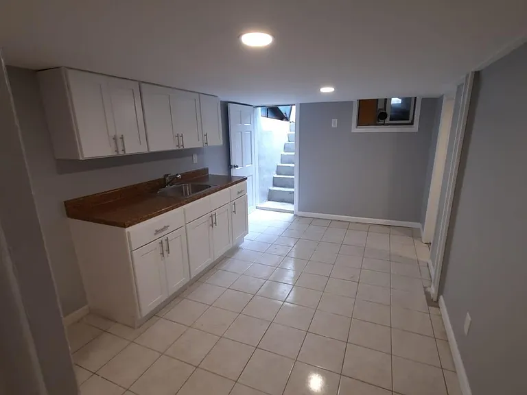 241 Griffith St #1 — Photo 7