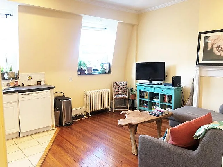 2045 Locust St #4F — Photo 2