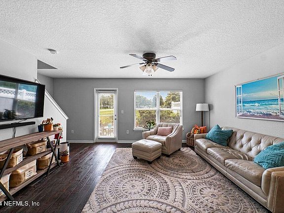 5th image of 405 WALNUT Drive