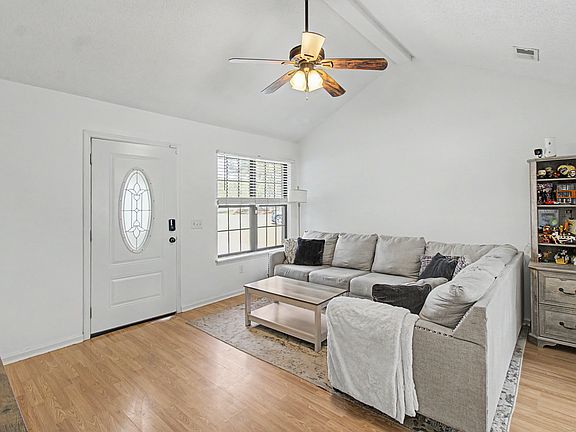 3rd image of 219 Kevin Rd