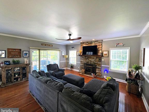 5th image of 8 Elk Ln