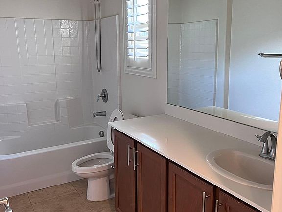 5th image of 3279 Molinos Dr