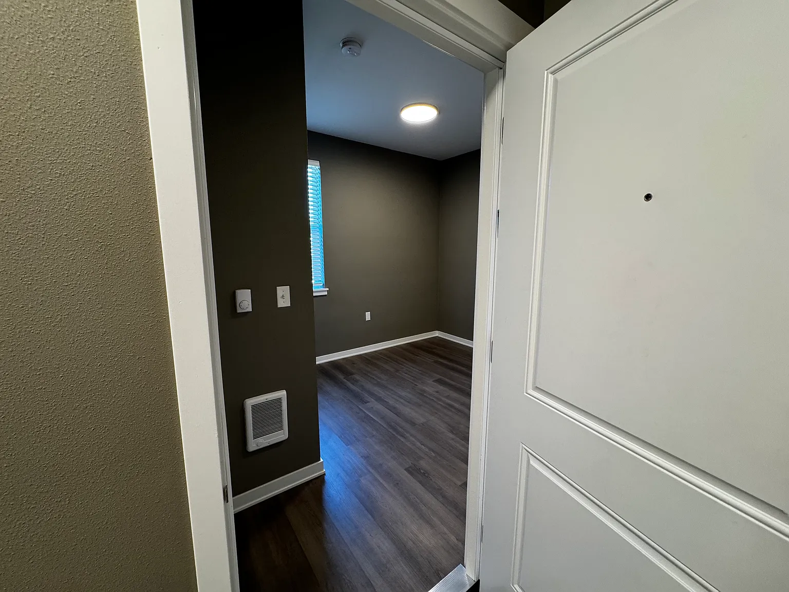 Studio, 250 sqft, $950 — Photo 2