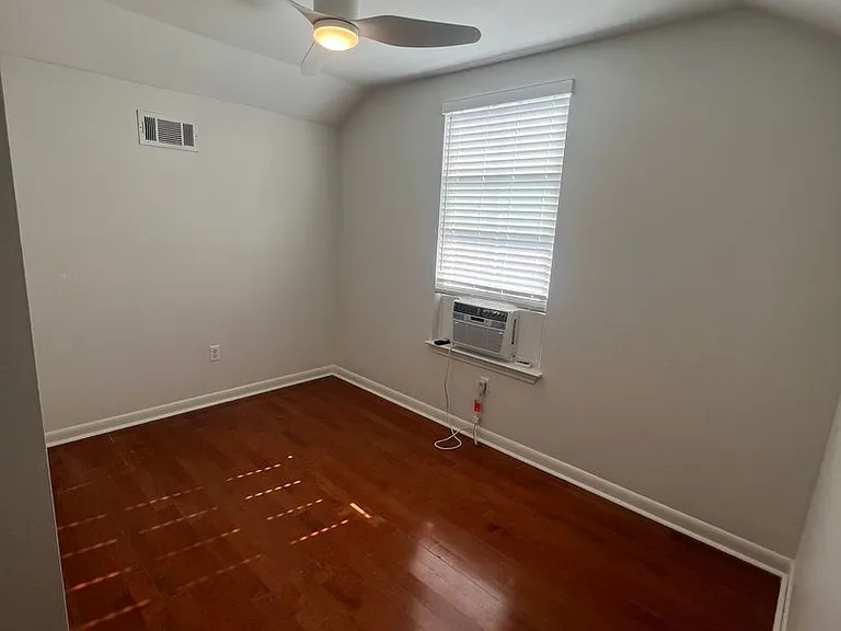 2325 State St — Photo 14