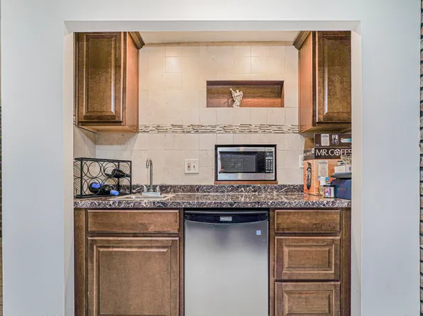 206 Benton Avenue image 20 of 30