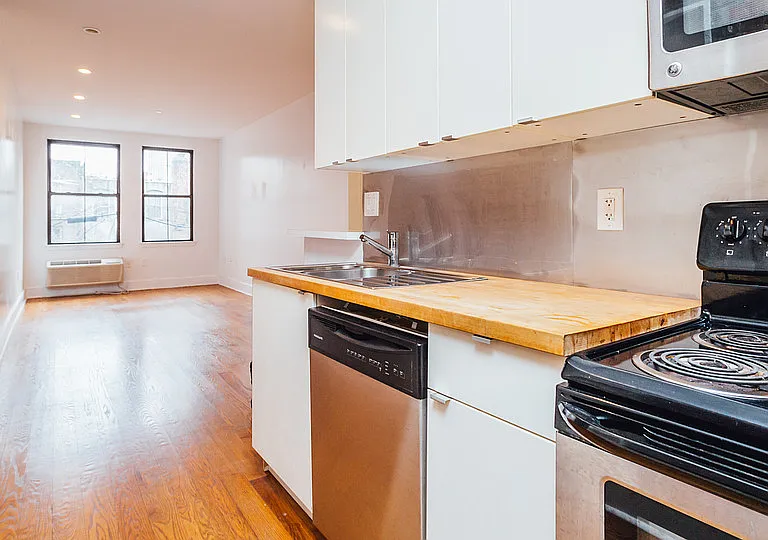 568 Willoughby Ave #3 — Photo 5