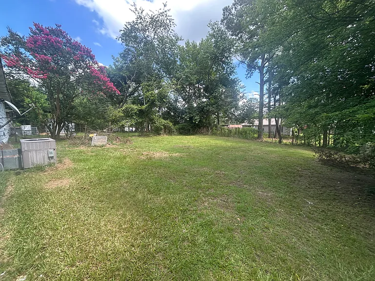 2407 Barkman St — Photo 4