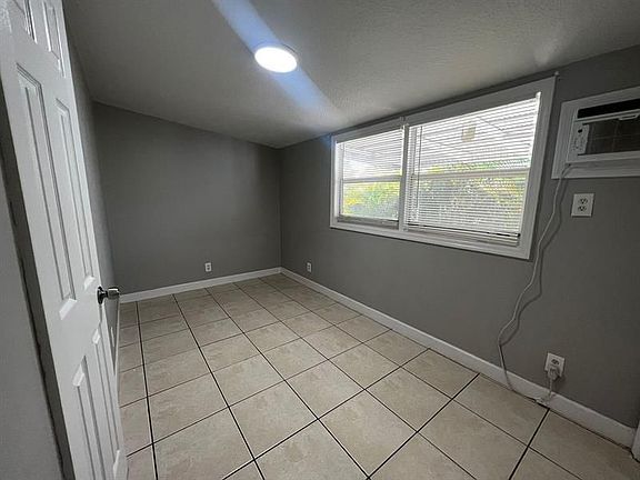 2nd image of 2843 Forest Hill Blvd #5