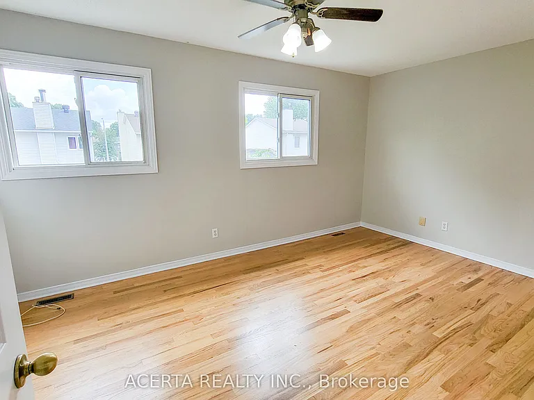 249 Teal Cres — Photo 11