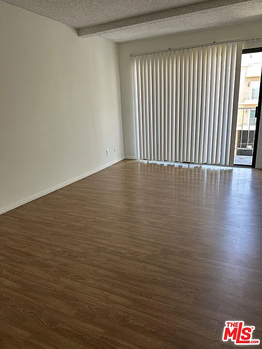 2 bed, 1.5 bath, 1050 sqft, $2,400 — Photo 4