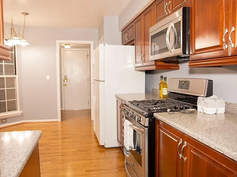 53 Stevens Dr — Photo 12