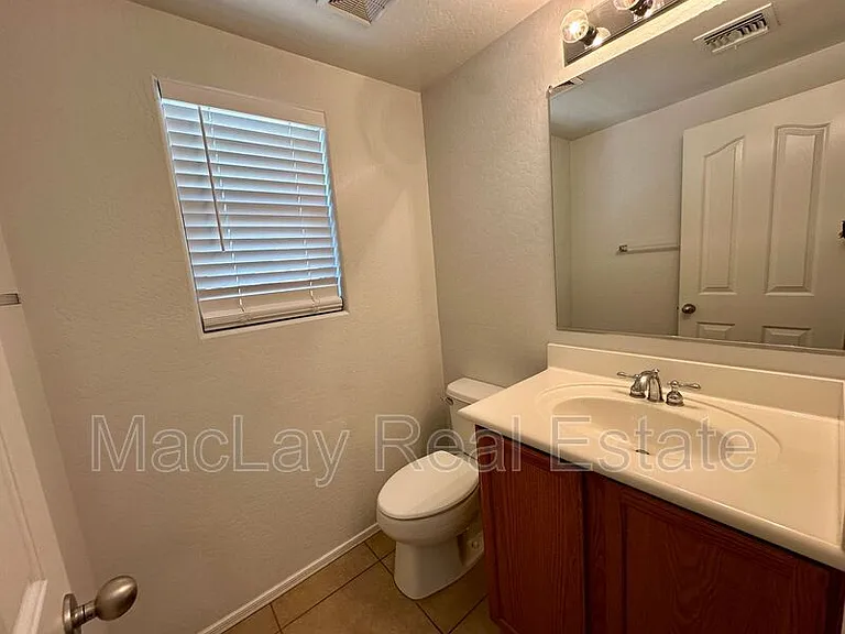 5809 E Hampton Ave — Photo 11