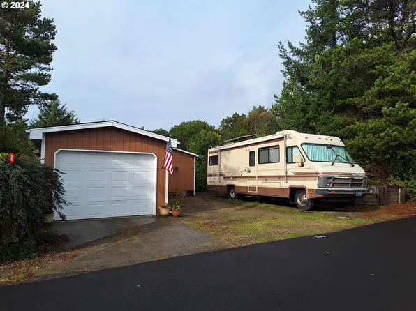 1600 Rhododendron Dr Space 209, Florence, OR 97439