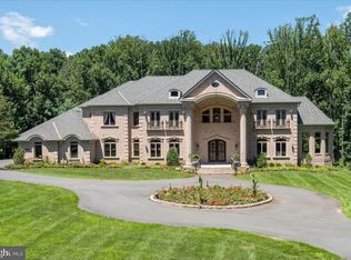 10306 Elizabeth St, Great Falls, VA 22066