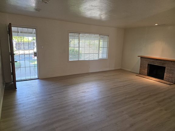 4th image of 2700 Park Hills Dr