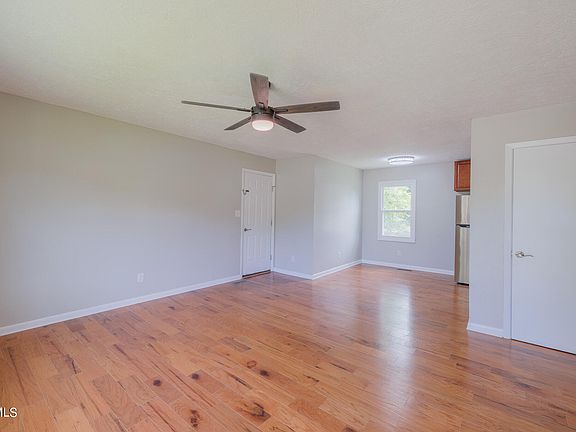 2nd image of 106 Mountain View Cir