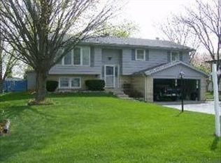 1504 Adams St, Lake In The Hills, IL 60156