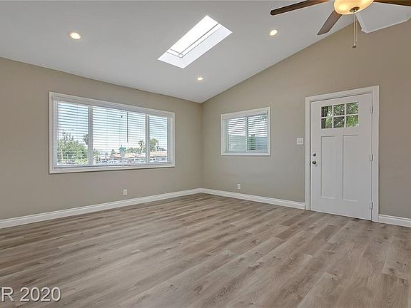 4th image of 1741 Hassett Ave