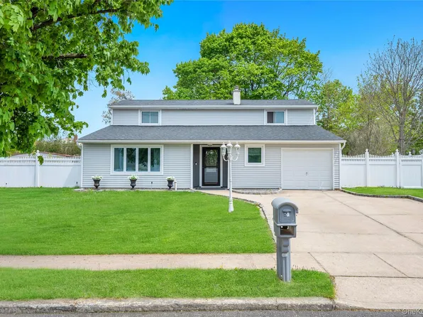 55 Starfire Drive, Centereach, NY 11720