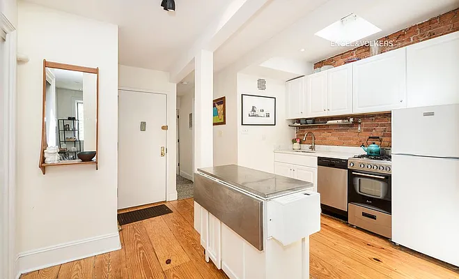 Rented by Engel & Völkers New York City | media 9