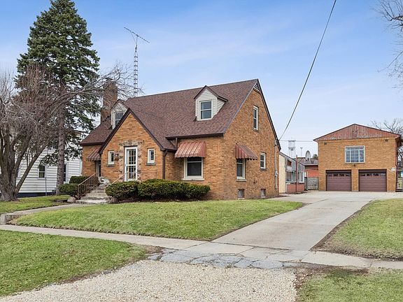 3rd image of 208 E Vine St
