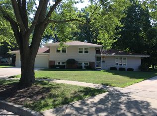 1106 Valley Ln, Lockport, IL 60441