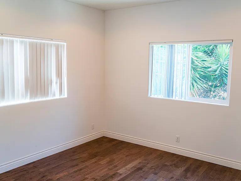 529 S Bandini St — Photo 15