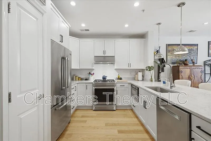 1418 N Rhodes St — Photo 3