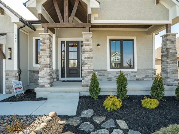 2082 NW Obrien Rd, Lees Summit, MO 64081