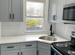 134 44th St #2, Rosedale, NY 11422