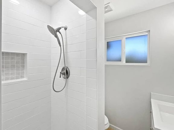 3rd image of 2201 W Avalon Dr #1