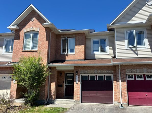 137 Marrissa Ave, Ottawa, ON K1J 0A4