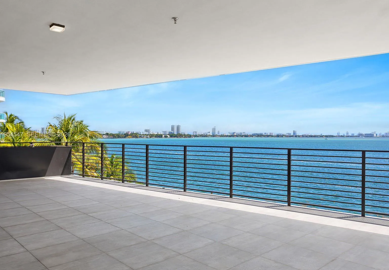 Isle Of Normandy Miami Vi — Photo 1