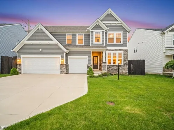 8809 Leatherleaf Dr, Columbia Station, OH 44028