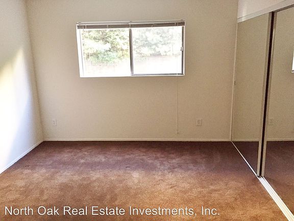 4th image of 13807 Oxnard St #5556360