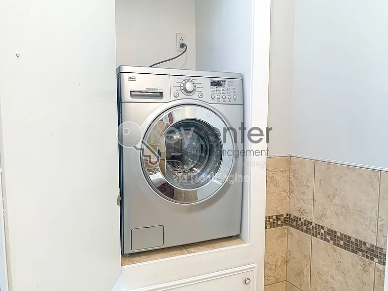115 N Larchmont Ave #B — Photo 6