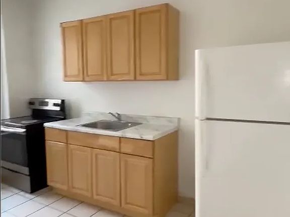 5th image of 1035 Boynton Ave APT 6F