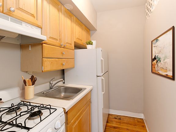 3rd image of 1157 W Diversey Pkwy #87
