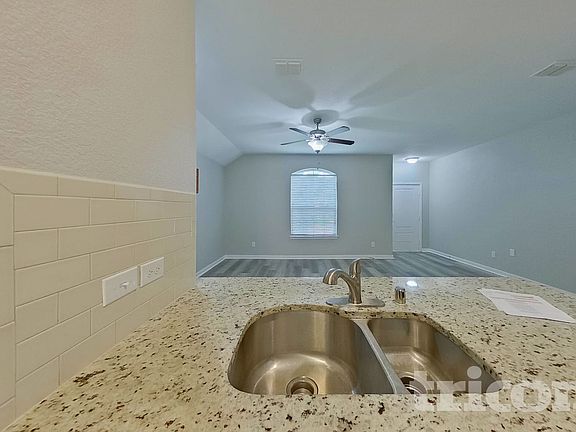 2nd image of 1214 Crescent View Dr