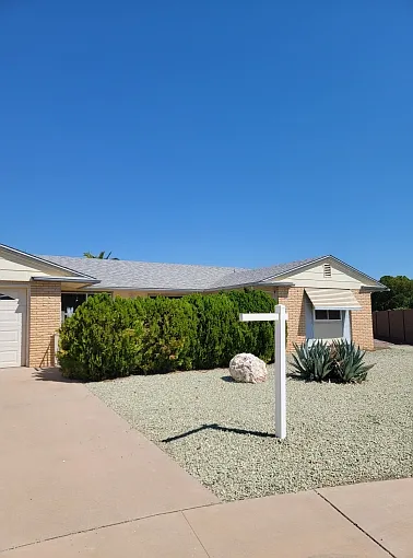 9526 W Briarwood Cir N