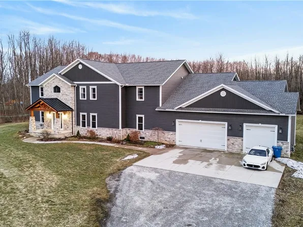 2252 Applegrove St NE, Canton, OH 44721