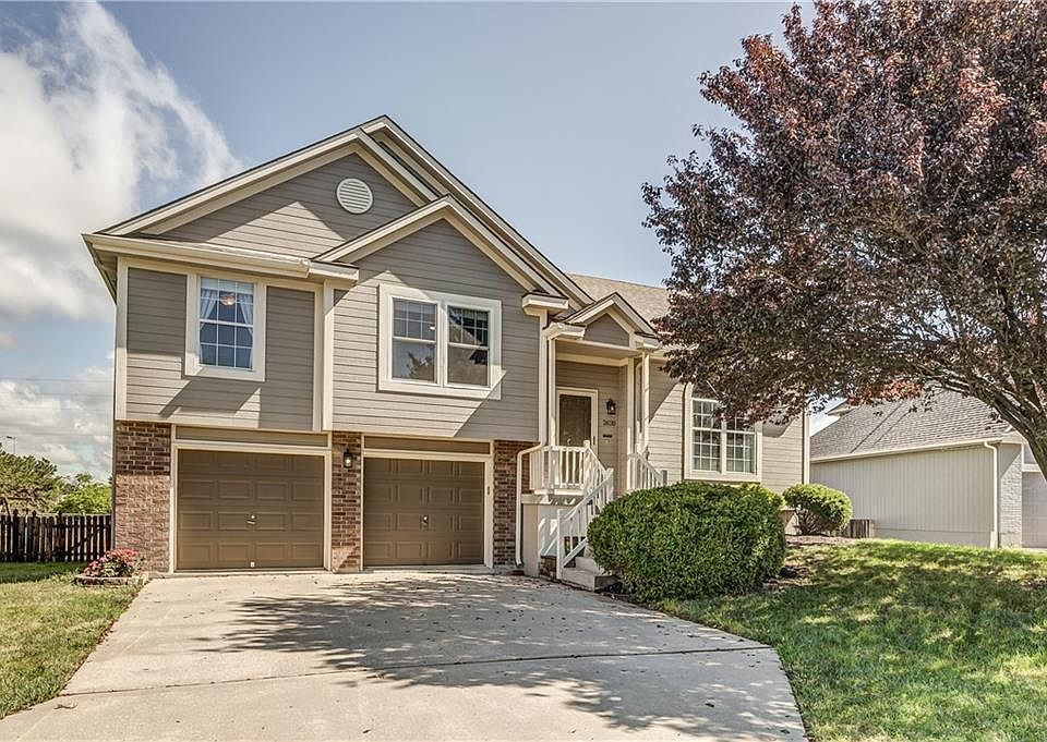 1st image of 2620 NE Horseshoe Dr