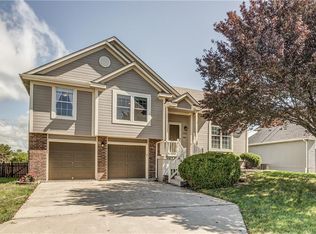 2620 NE Horseshoe Dr, Lees Summit, MO 64086