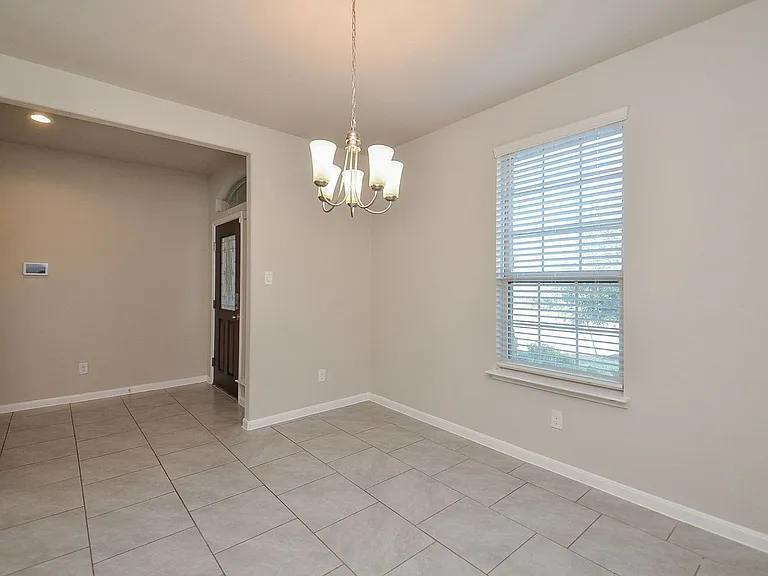 4015 Prairie Landing Ln — Photo 8