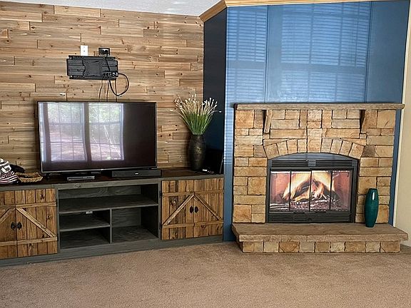 3rd image of 108 SW Hodges Way