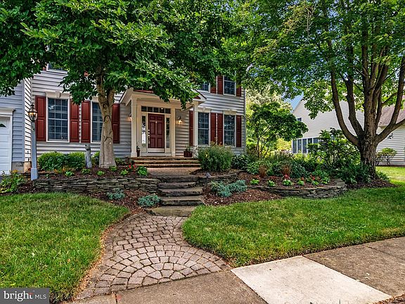 3rd image of 1329 Anglesey Dr