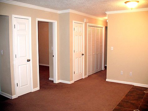 4th image of 1725 Lawrence Ave APT A