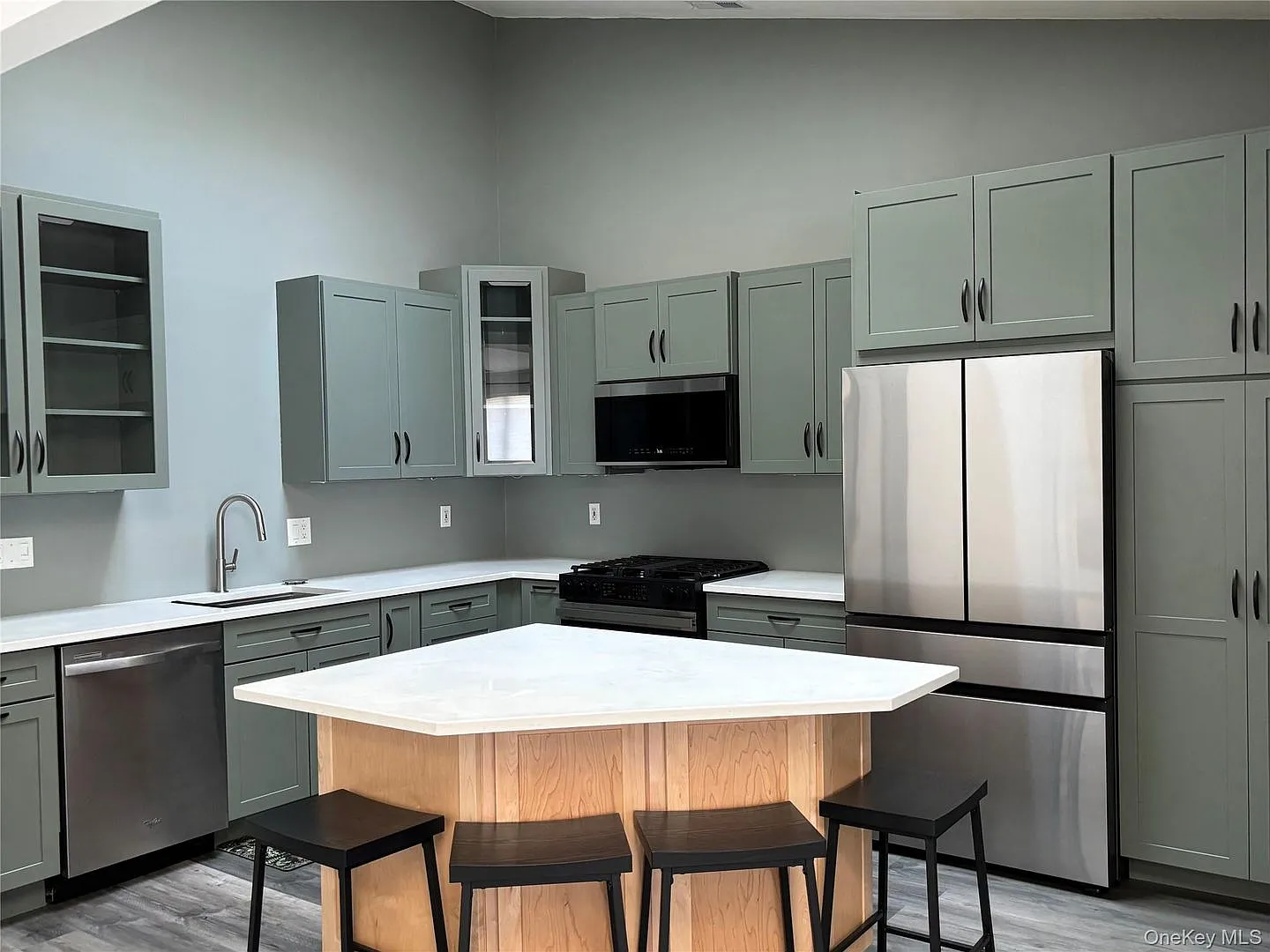 2 bed, 2.0 bath, 1328 sqft, $2,700 — Photo 3