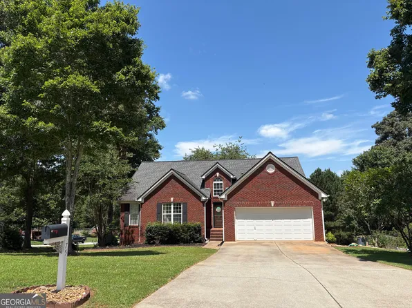 75 Jackson Park Dr, Hoschton, GA 30548