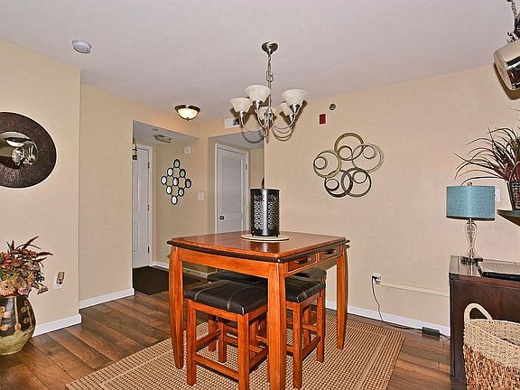4th image of 9755 Newham Dr #10B